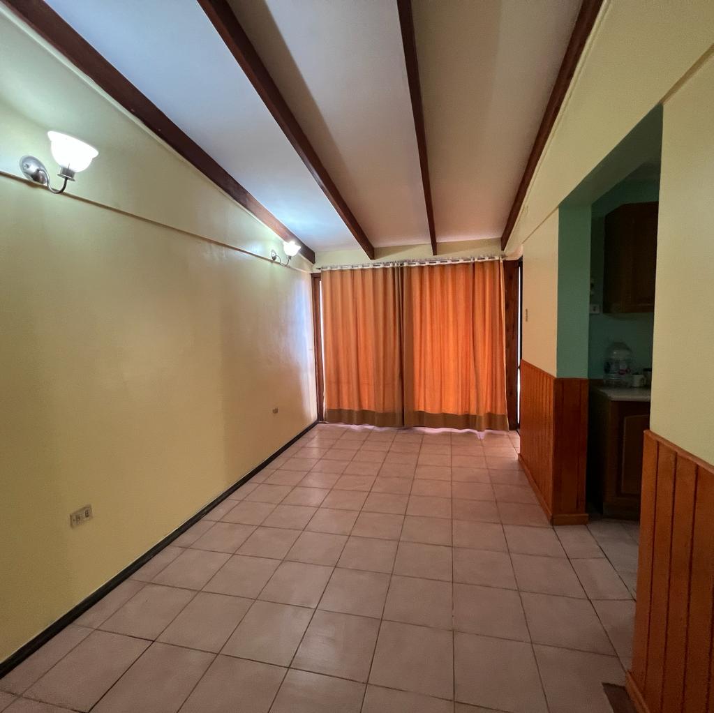 AMPLIA CASA - CALLE VAN BUREN.-